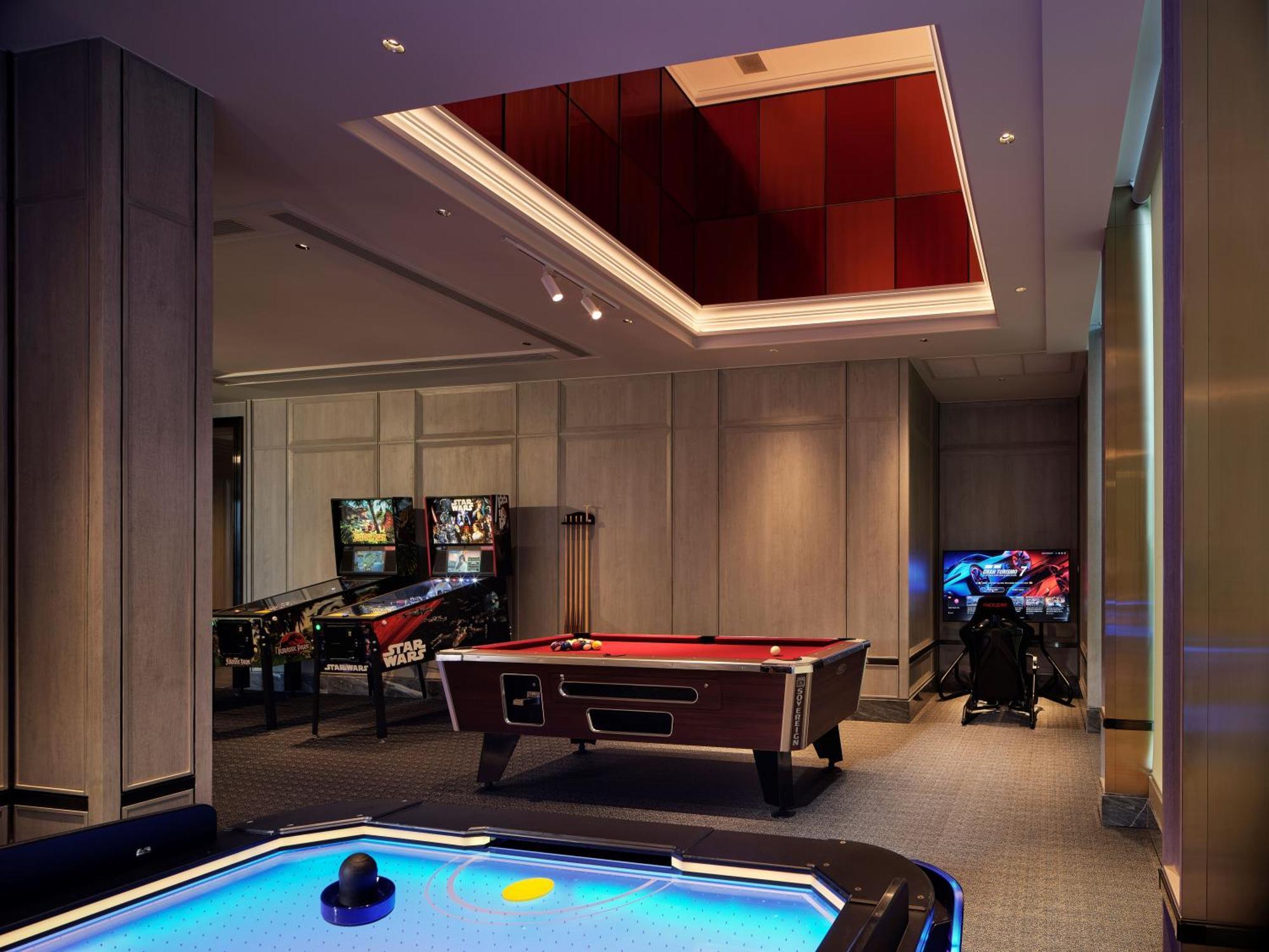 Hotel Grande Centre Point Surawong Bangkok Exterior foto The game room