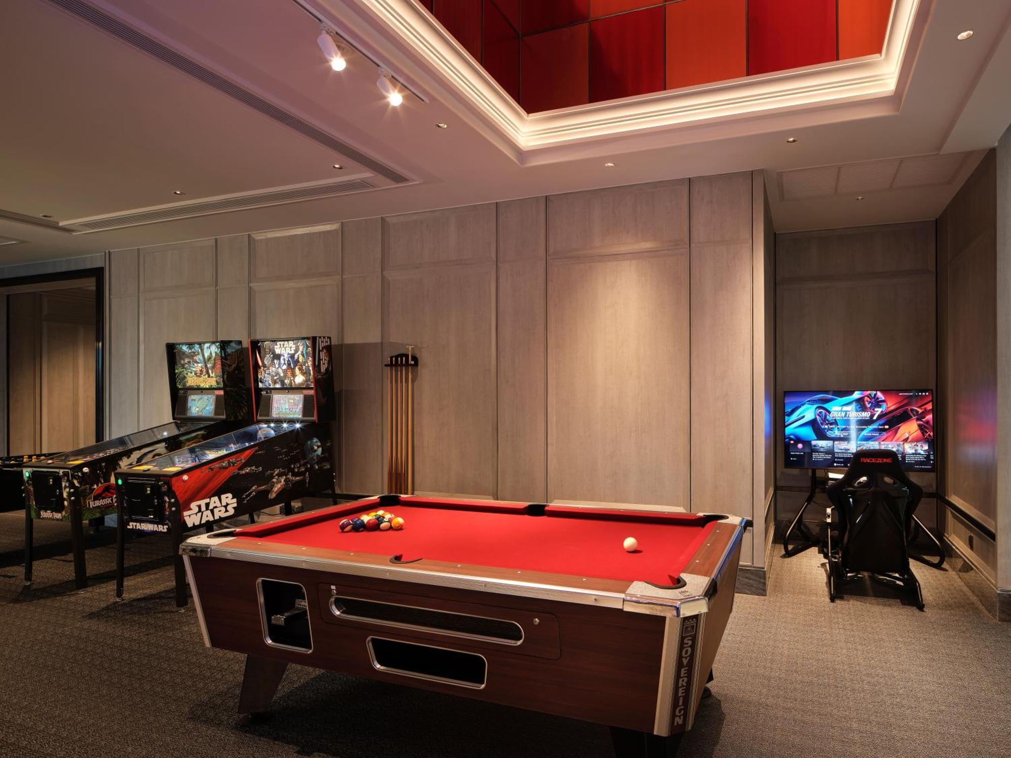 Hotel Grande Centre Point Surawong Bangkok Exterior foto A pool table in a hotel