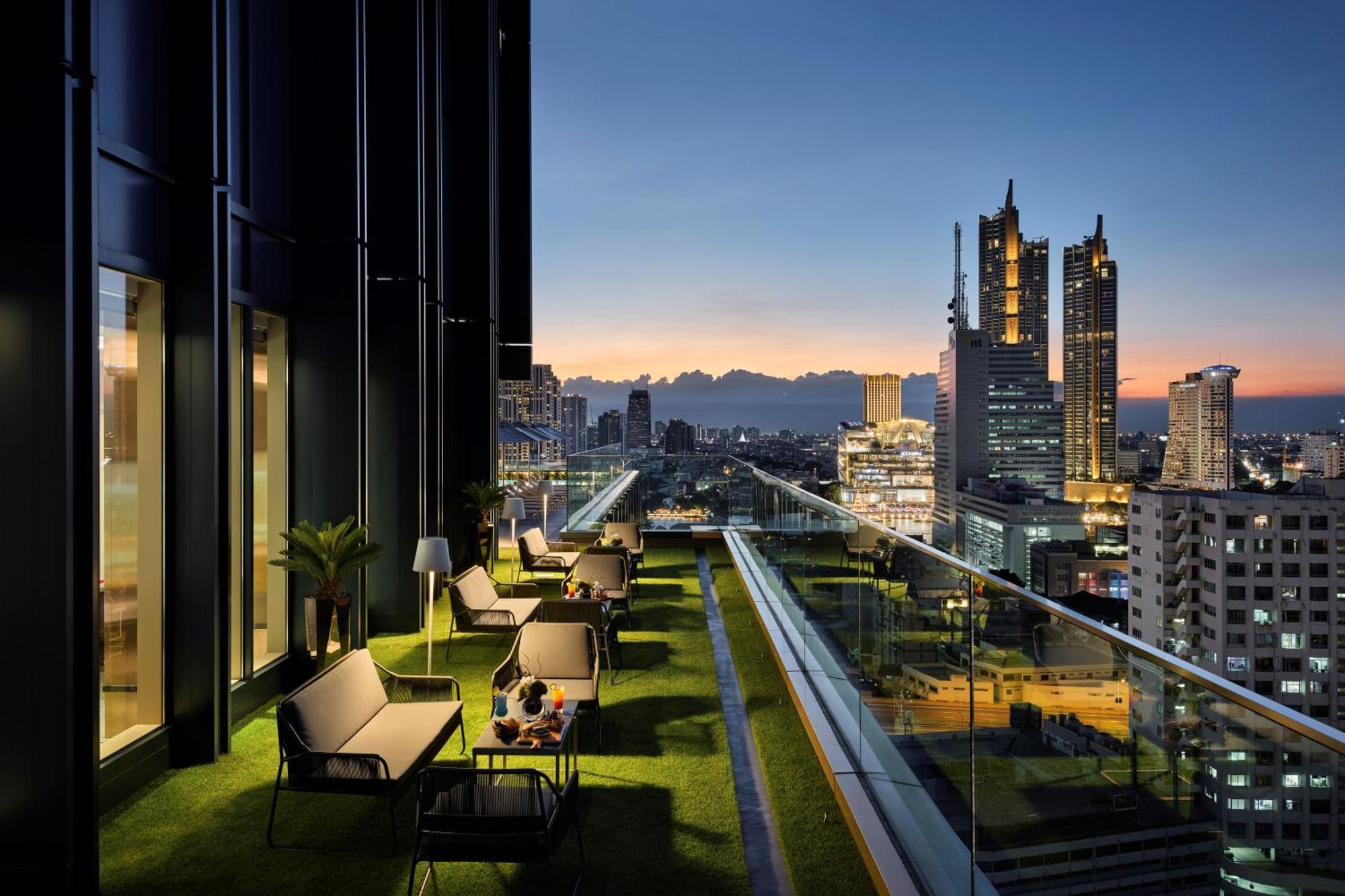 Hotel Grande Centre Point Surawong Bangkok Exterior foto The 39th floor of the hotel