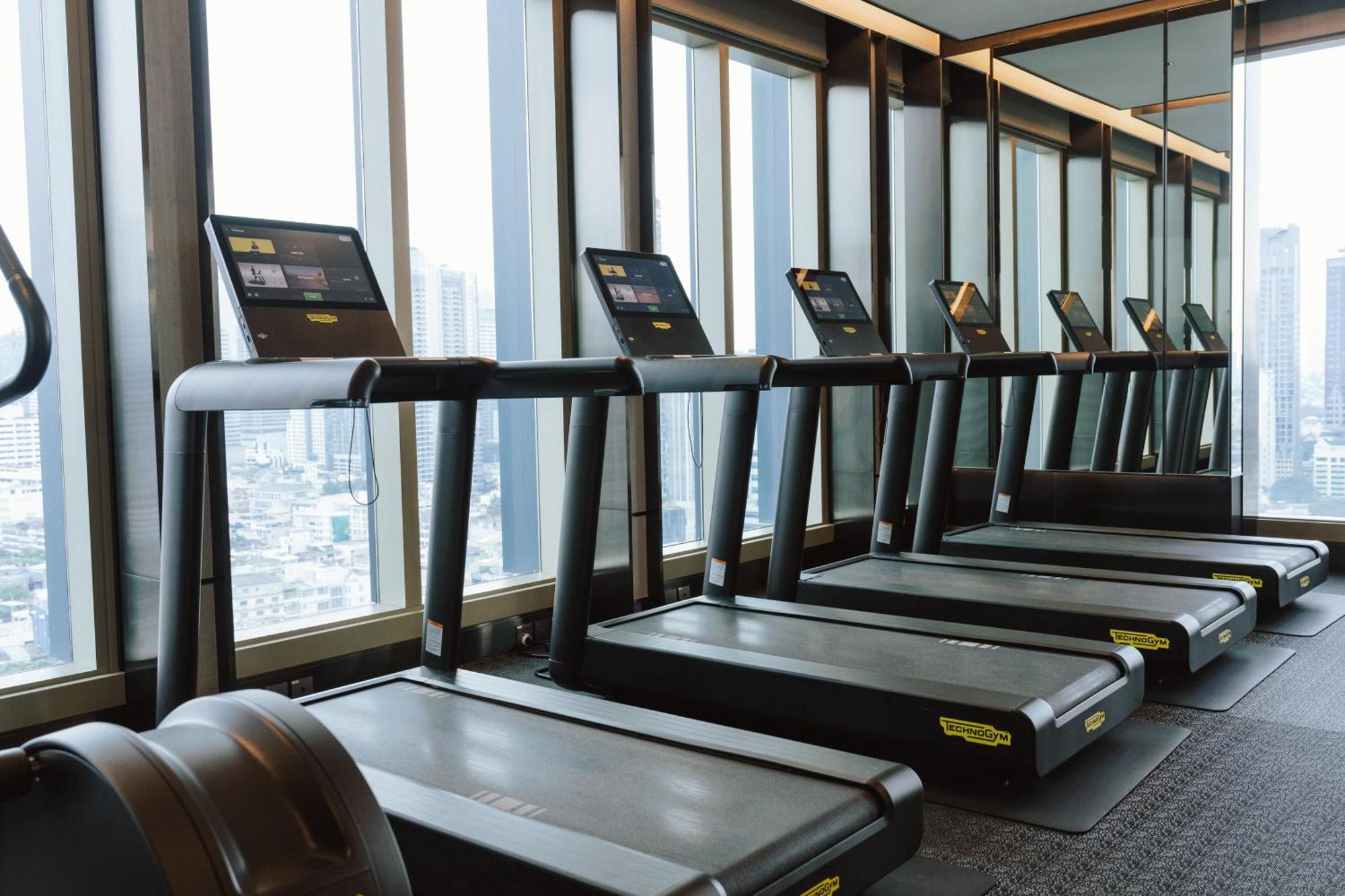 Hotel Grande Centre Point Surawong Bangkok Exterior foto A row of treadmills